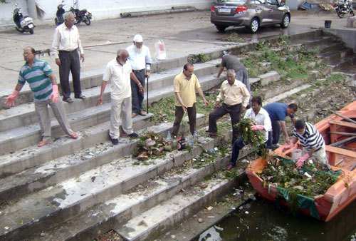 Lake conservators address Public to maintain Cleanliness