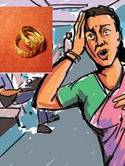 Gold jewellery robbed from an old lady