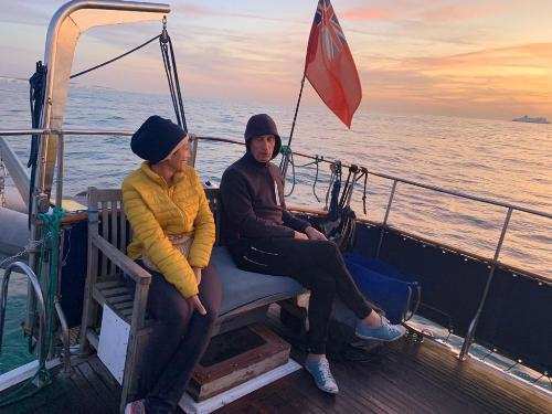 1km Swim at Udaipur led her to the Open Seas | Udaipur’s Mermaid Gaurvi Singhvi becomes youngest Indian to conquer English Channel!