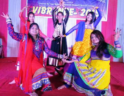 Students dance on Rajasthani & Punjabi remixes