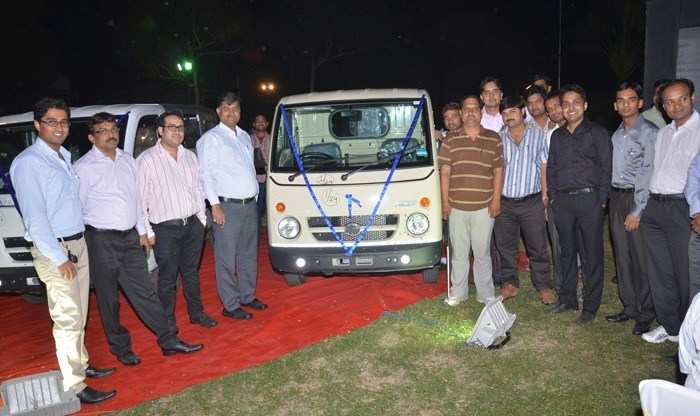 Contest gets TATA Ace and TATA Magic for Rs.1 to winners at Murdia Group