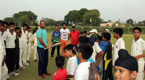 Rajasthan Royal’s Abhishek Nayar meets aspiring cricketers