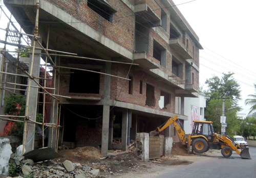 4-storey Building demolished at Saheli Nagar