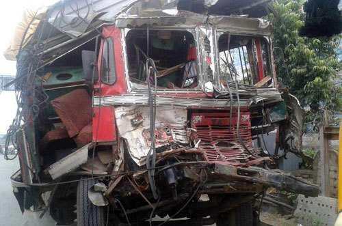 Bus Truck Crash at Pratap Nagar