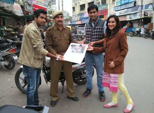 Traffic Policemen receives personalized Gift