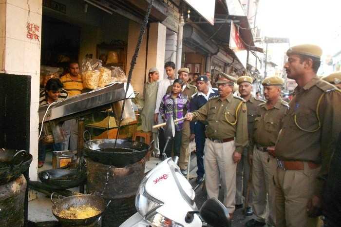 Police clears Encroachments in Congested Old City Areas