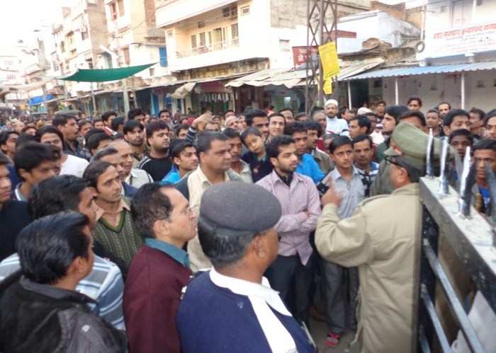 Businessmen protest against Police action of regularizing Encroachments
