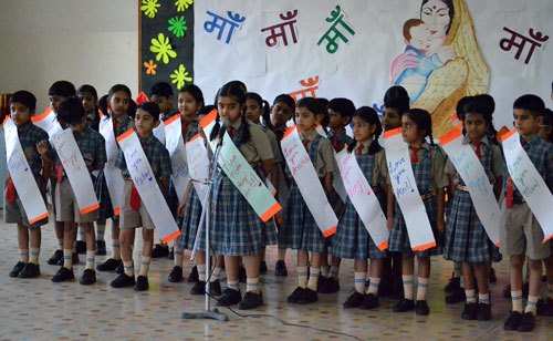 Seedling students dedicate Poems to Mothers