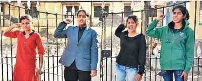 No Oath till Parents come on Stage: MG College President refuses to take Oath