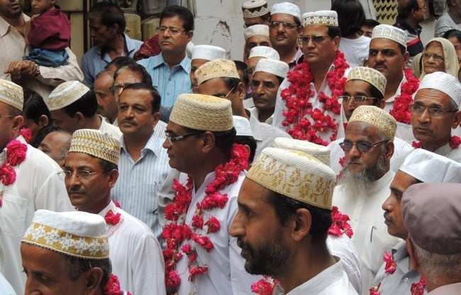 Hajj Pilgrims receive farewell by community