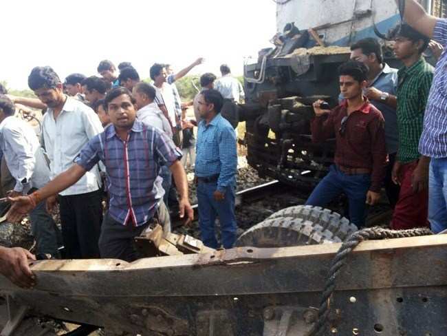 6 died in mini truck-train collision at Kapasan