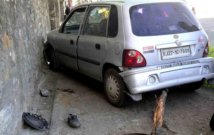 Car slams Beggars outside temple, Kills one