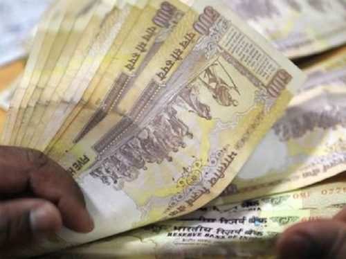 Two detained with One Lakh Rs in old currency