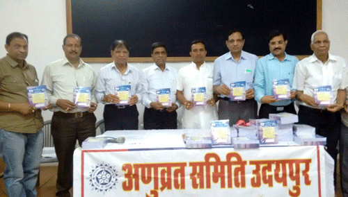 Anuvrat Samiti distributes free 20,000 practice books