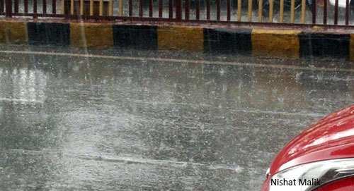 Sudden Rain & Hailstorm hits Udaipur, Mercury drops