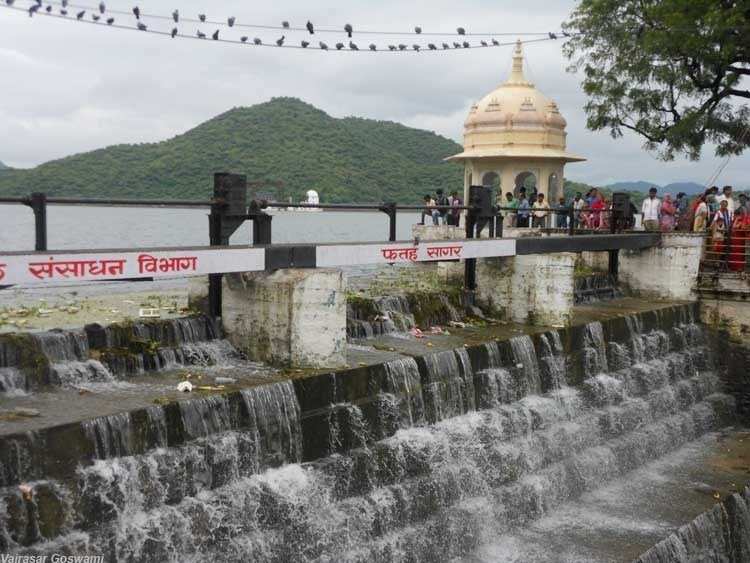 Fateh Sagar Overflows, Gates are yet to be open [Photos]