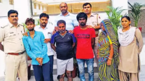 Theft racket unveiled|Mother-son duo arrested
