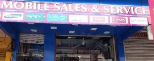 Theft at Surajpole Mobile store | Lakhs stolen
