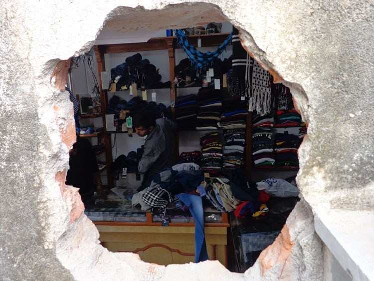 Thieves dig hole to Loot the Shop
