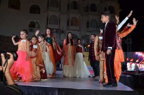 [Pictures] Mothers catwalk with Kids at INIFD Fashion Show