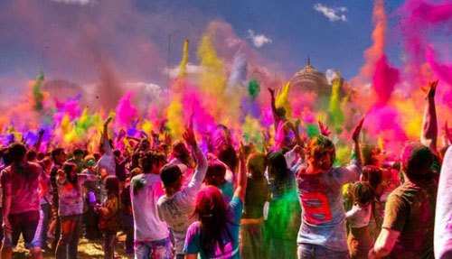 The many Colors & Traditions of Holi in India