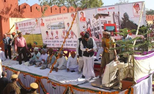 [PHOTOS] Udaipur marks Republic Day, Kataria hoists Flag at Gandhi Ground