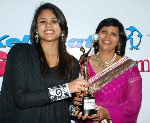 Mother-Daughter Swimming duo awarded “Gr8! Women Award 2012”