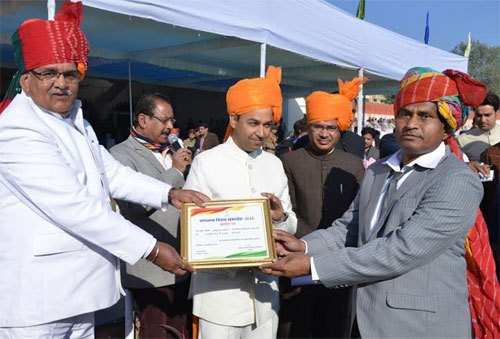 [PHOTOS] Udaipur marks Republic Day, 72 people honored