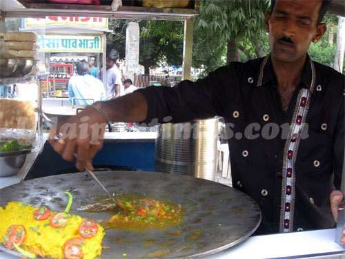 Nagar Nigam removes food stalls outside Town Hall