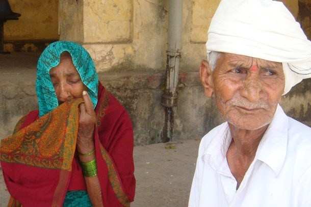 Old age villagers Pick Pocketed in auto rickshaw