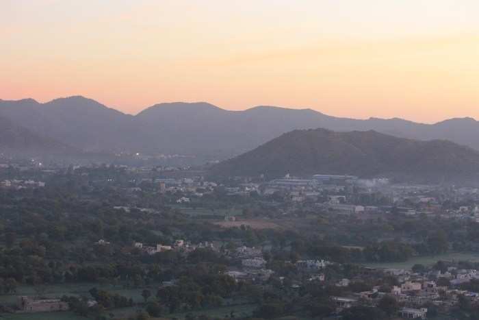 Sky Waltz in Udaipur – See the City of Lakes take in the Sun as it rises