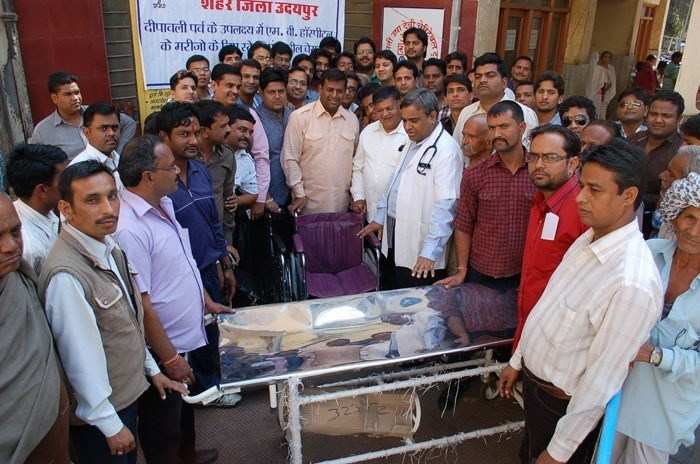BJP Yuva Morcha donates Wheel chairs, Stretcher to M. B. Hospital