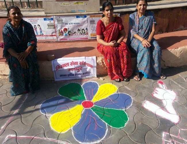 Students spread election awareness through Rangoli