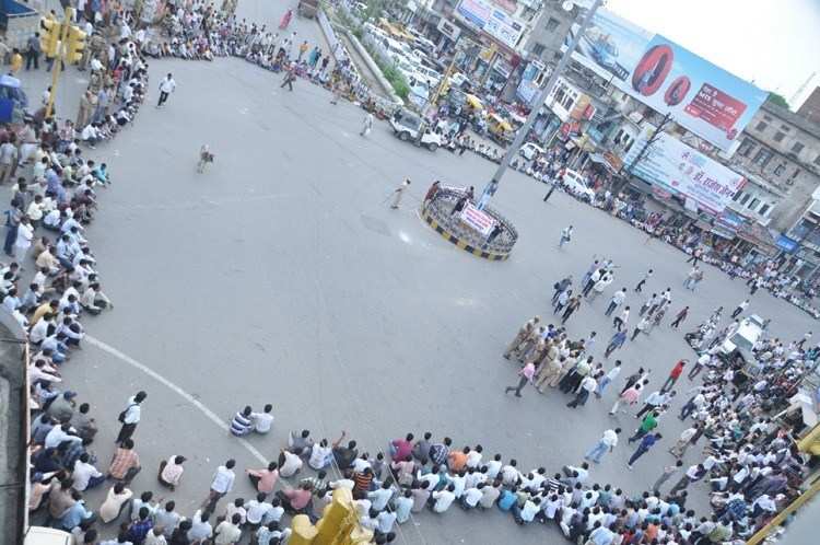 5 Arrested after Police Lathi Charge at Vidhyarthi Mitra