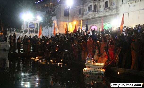 [Photos] Vida 2068: Dazzling fest at Gangaur Ghat