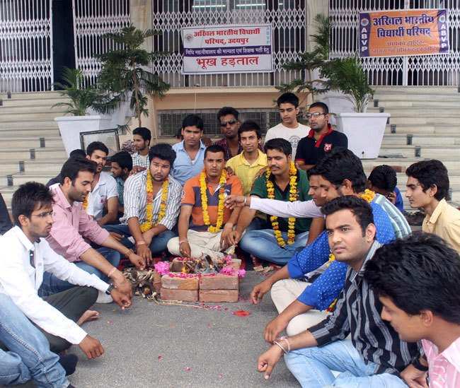 Law College: Protest continues with signature campaign and yagya