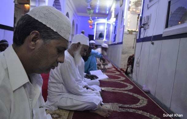 Muslims observe Last Friday of Ramadan