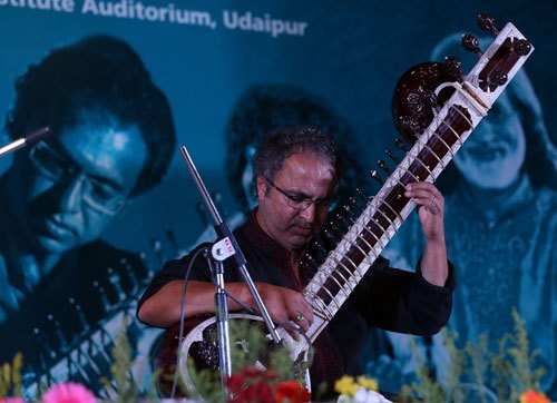 Pt. Vishwa Mohan Bhatt & Pt. Shubhendra Rao performs at ‘Prayaas’