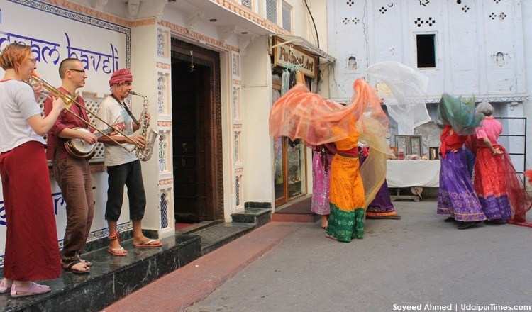 Improvisation Dance Amuses People of Udaipur