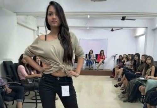 धरोहर फैशन परेड के ऑडिशन में 52 युवतियों ने लिया बढ़चढ़़ कर भाग