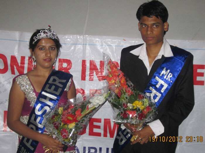 फ्रेशर पार्टी रूबरू आयोजित, महावीर व सुरभि  चुने गये मिस्टर व मिस फ्रेशर