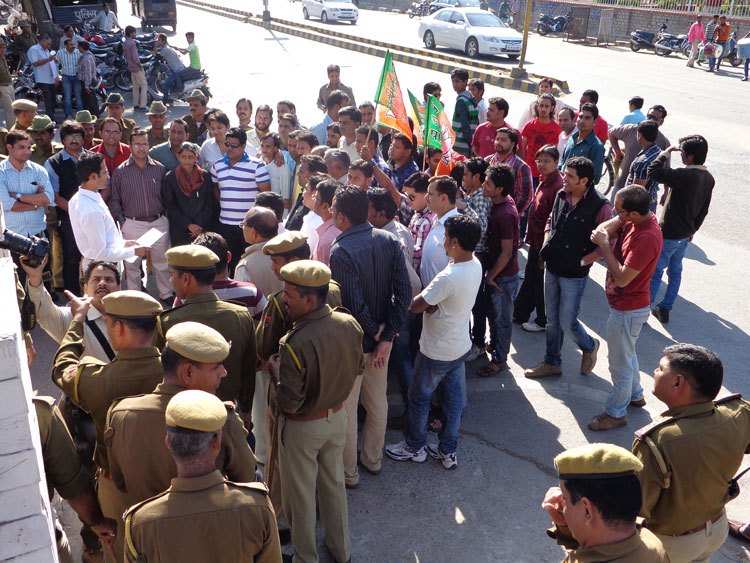 BJP Youth front Demonstrates against Various local Issues