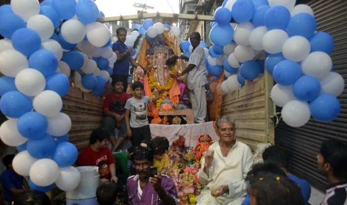 [Photos] Devotees flock to Ghats as Ganpati Visarjan concludes
