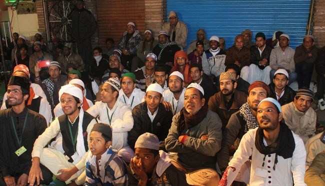 Muslim community entices over Tahir Qadri's Naat