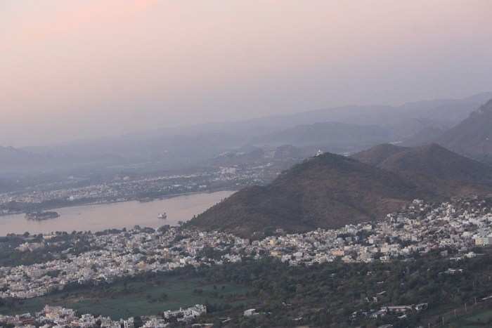 Sky Waltz in Udaipur – See the City of Lakes take in the Sun as it rises