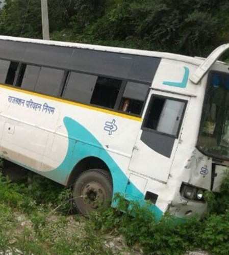Mount Abu-Udaipur bus goes out of control