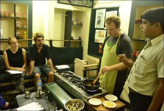 In Love with Indian Food: local cooking class attracts Foreign Tourists