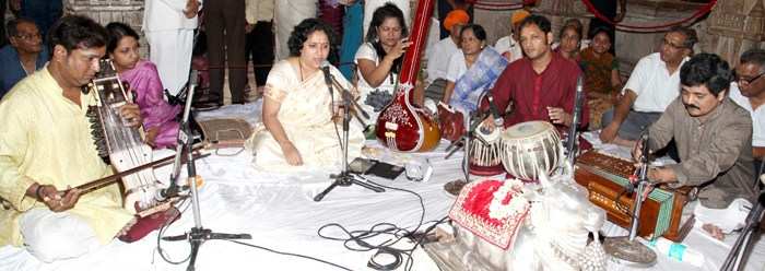 Royalty Graces Musical Program at Eklingnathji on Guru Purnima