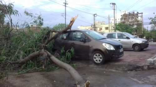 [Pictures] Scenes of destruction in Udaipur from today’s thunderstorm