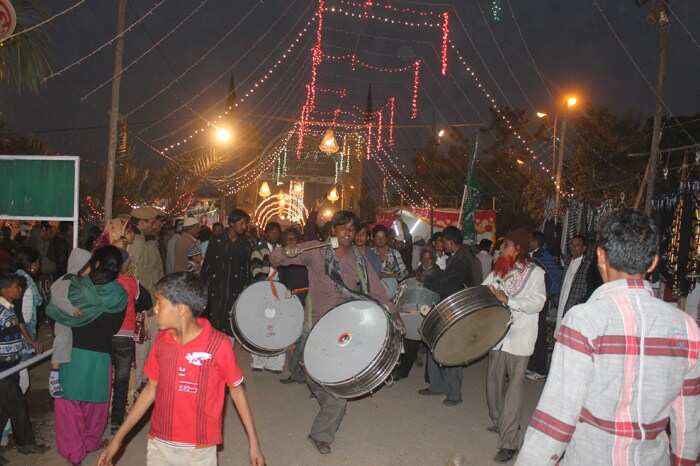 मस्तान बाबा उर्स के तीसरे दिन जुलूस के साथ पेश की चादर